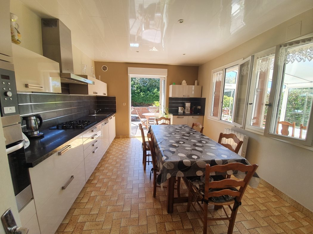 Maison à vendre, 165m², Trélévern