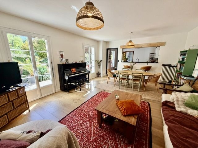 Maison à vendre, 213m², Saint-Julien-les-Villas