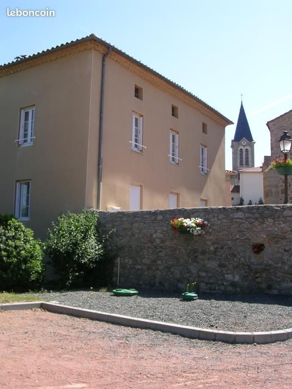 Appartement à louer, 74m², Lézigneux