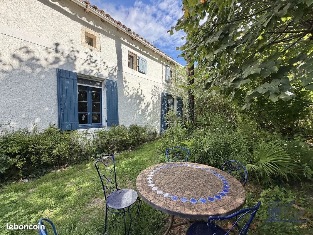 Maison à vendre, 122m², Saint-Dizant-du-Gua