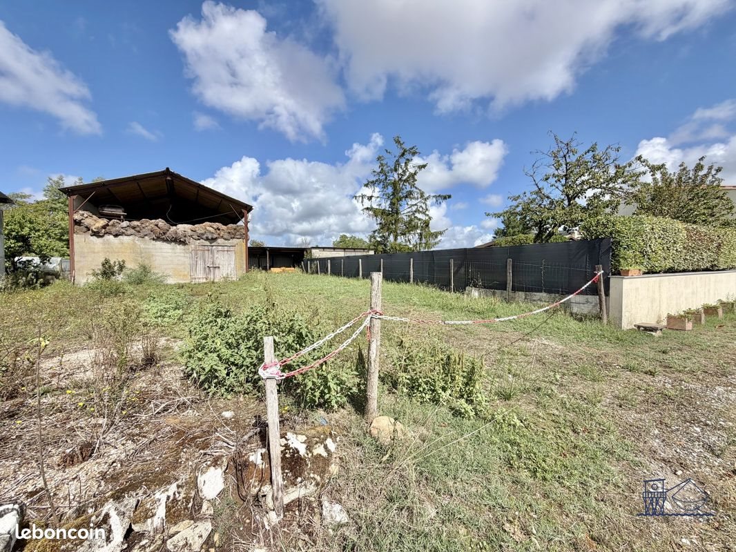 Maison à vendre, 370m², Brie-sous-Mortagne