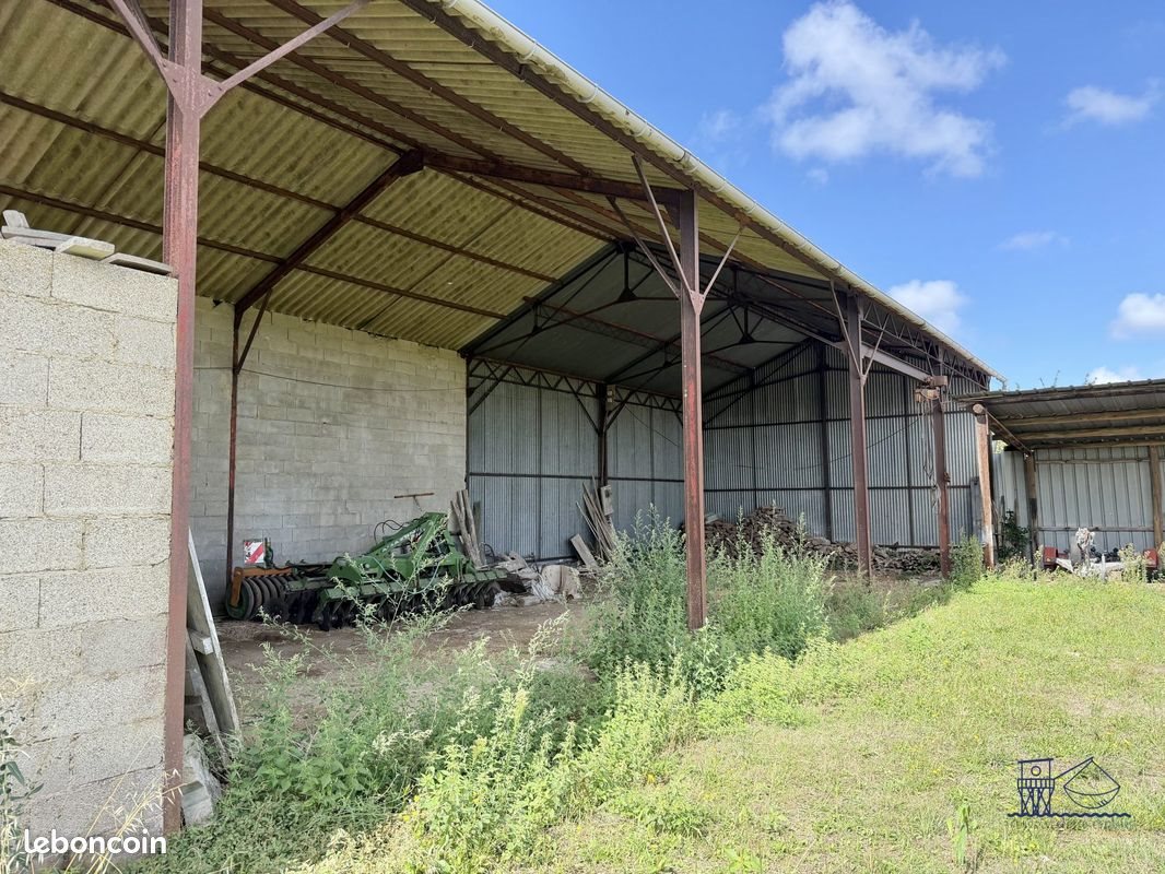 Maison à vendre, 370m², Brie-sous-Mortagne