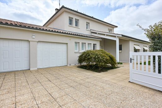 Maison 8 pièces 225 m² · à Marmande · 225 m² · 590 000 €