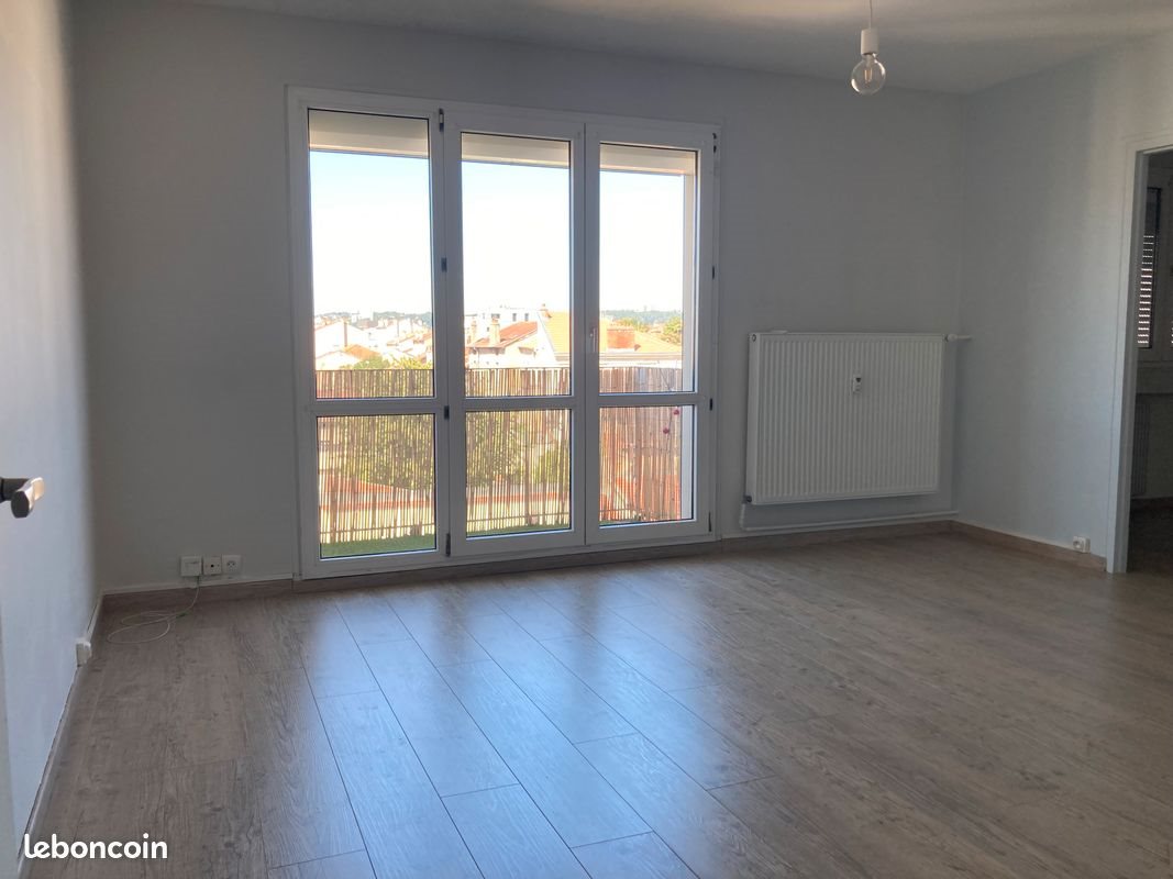 Appartement à louer, 81m², Saint-Max