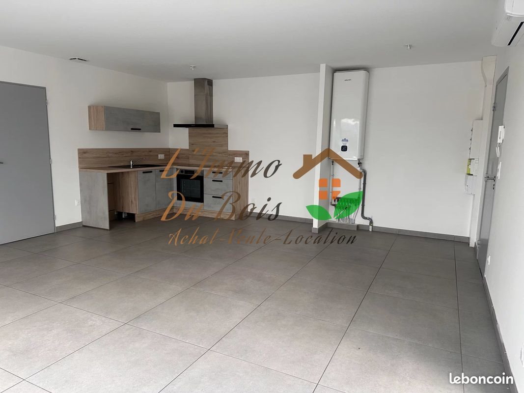 Appartement à louer, 69m², Roussillon