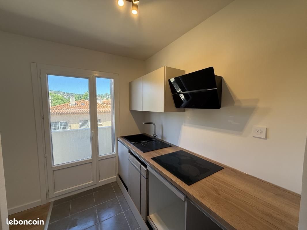 Appartement à louer, 68m², Cassis