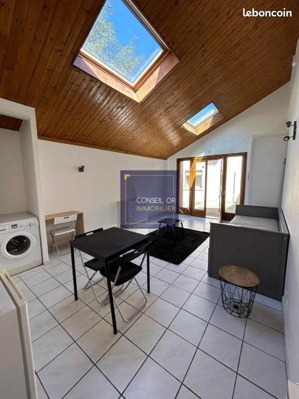 Appartement à louer, 28m², Saint-Genis-Laval