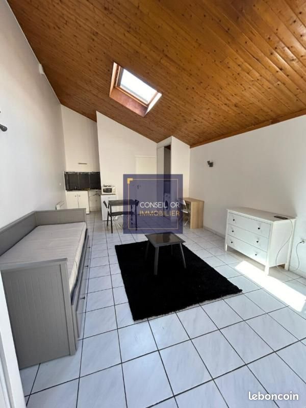 Appartement à louer, 28m², Saint-Genis-Laval