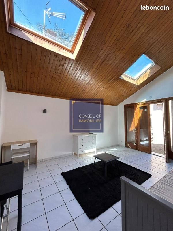 Appartement à louer, 28m², Saint-Genis-Laval