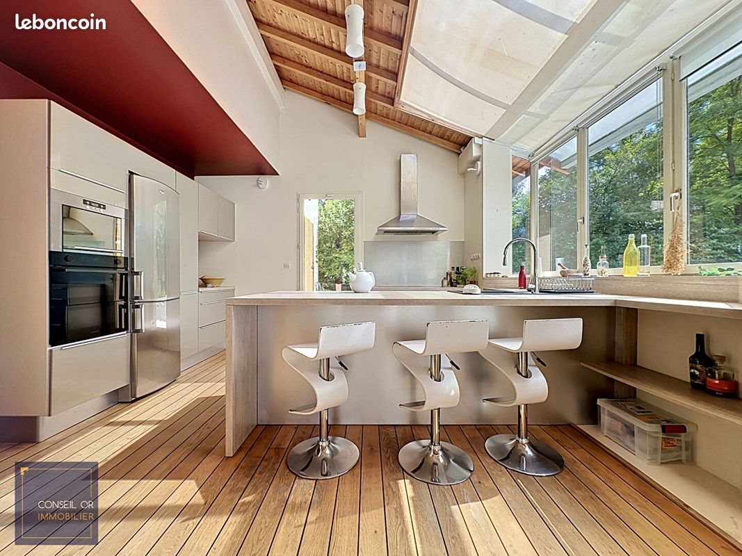 Maison à louer, 220m², Saint-Genis-Laval