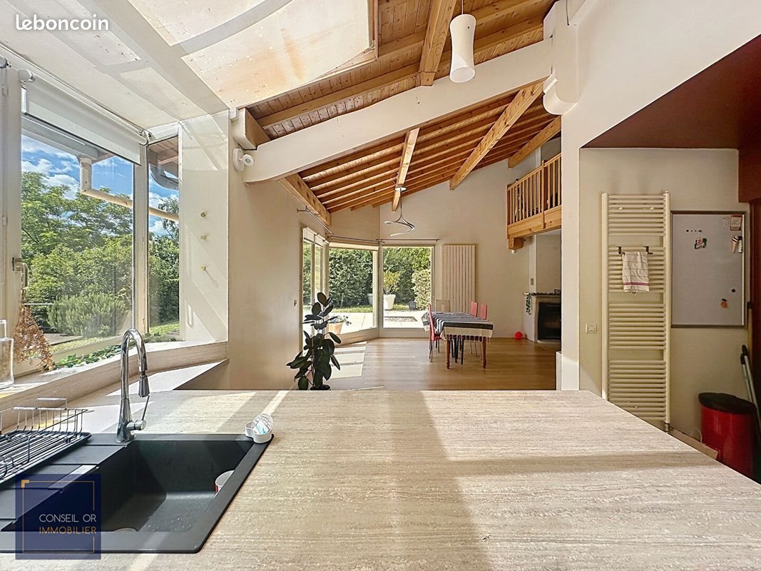Maison à louer, 220m², Saint-Genis-Laval