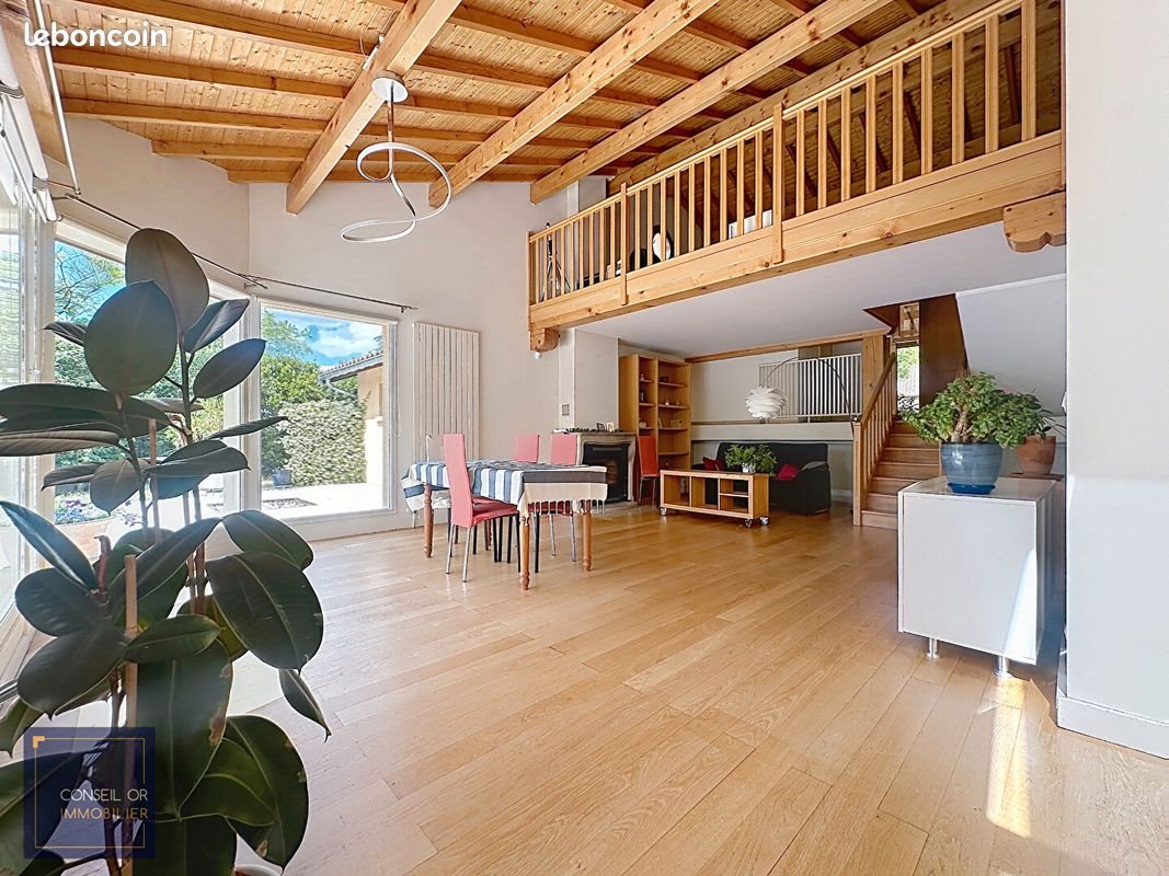 Maison à louer, 220m², Saint-Genis-Laval