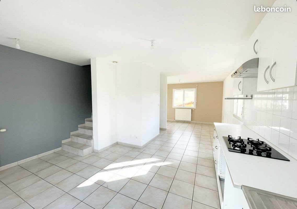 Maison à louer, 71m², Communay