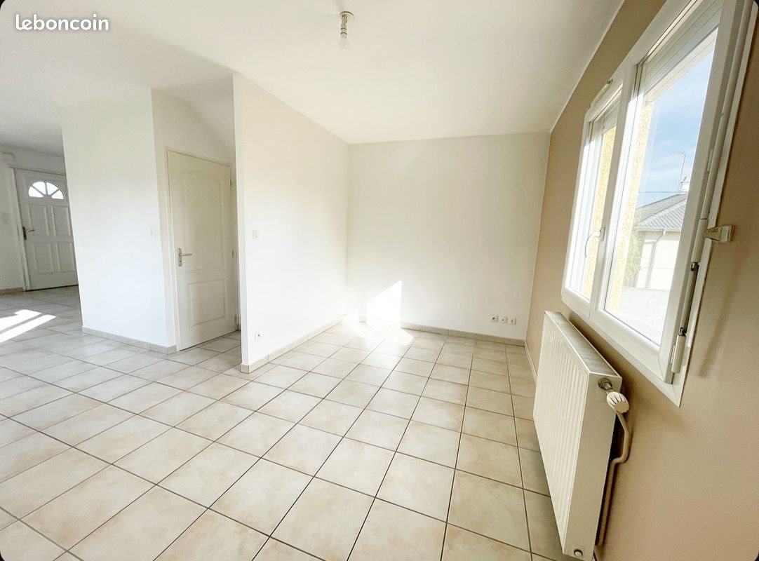 Maison à louer, 71m², Communay