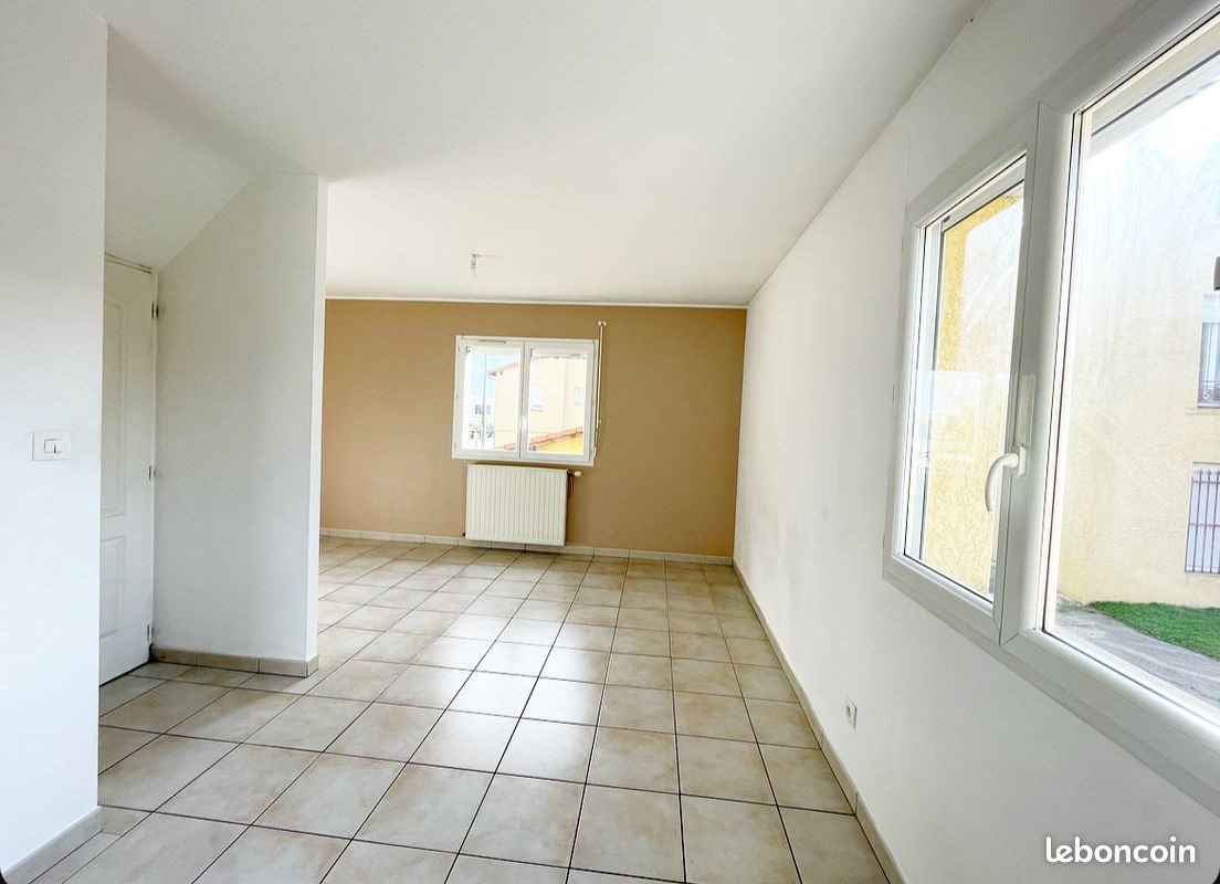 Maison à louer, 71m², Communay