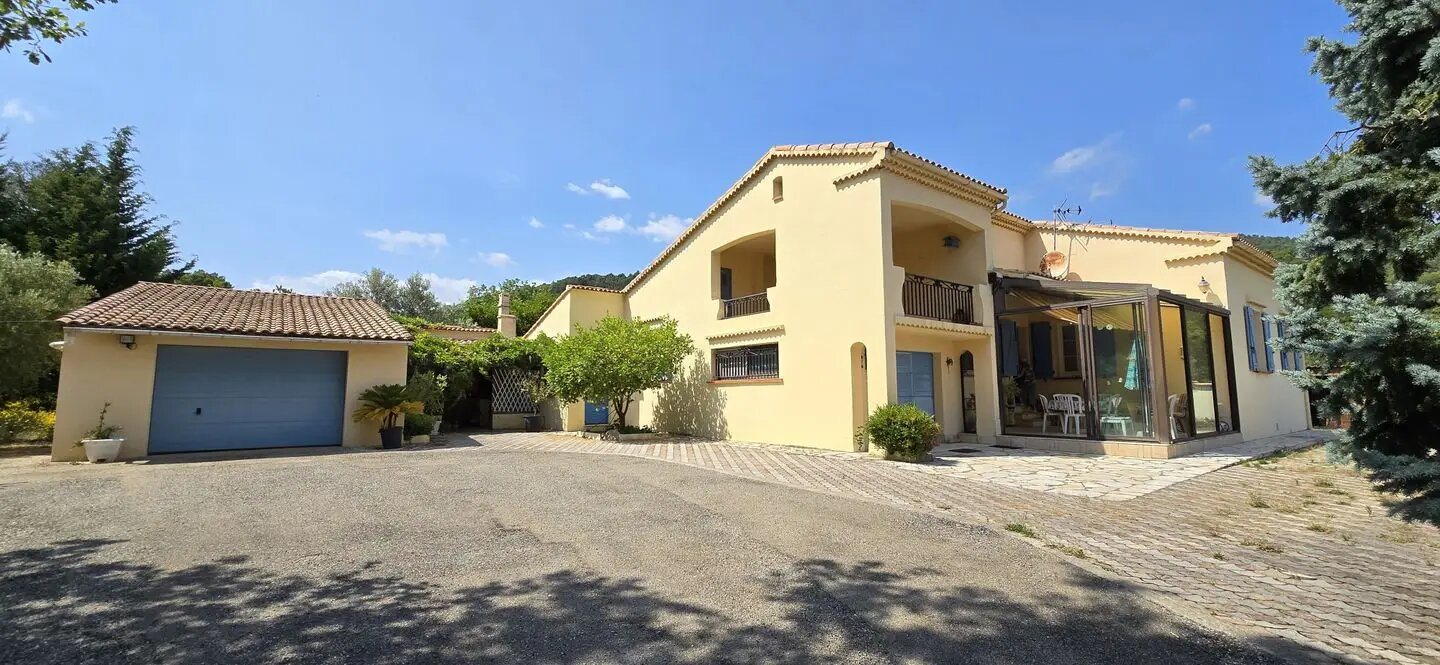 Maison à vendre, 147m², Figanières