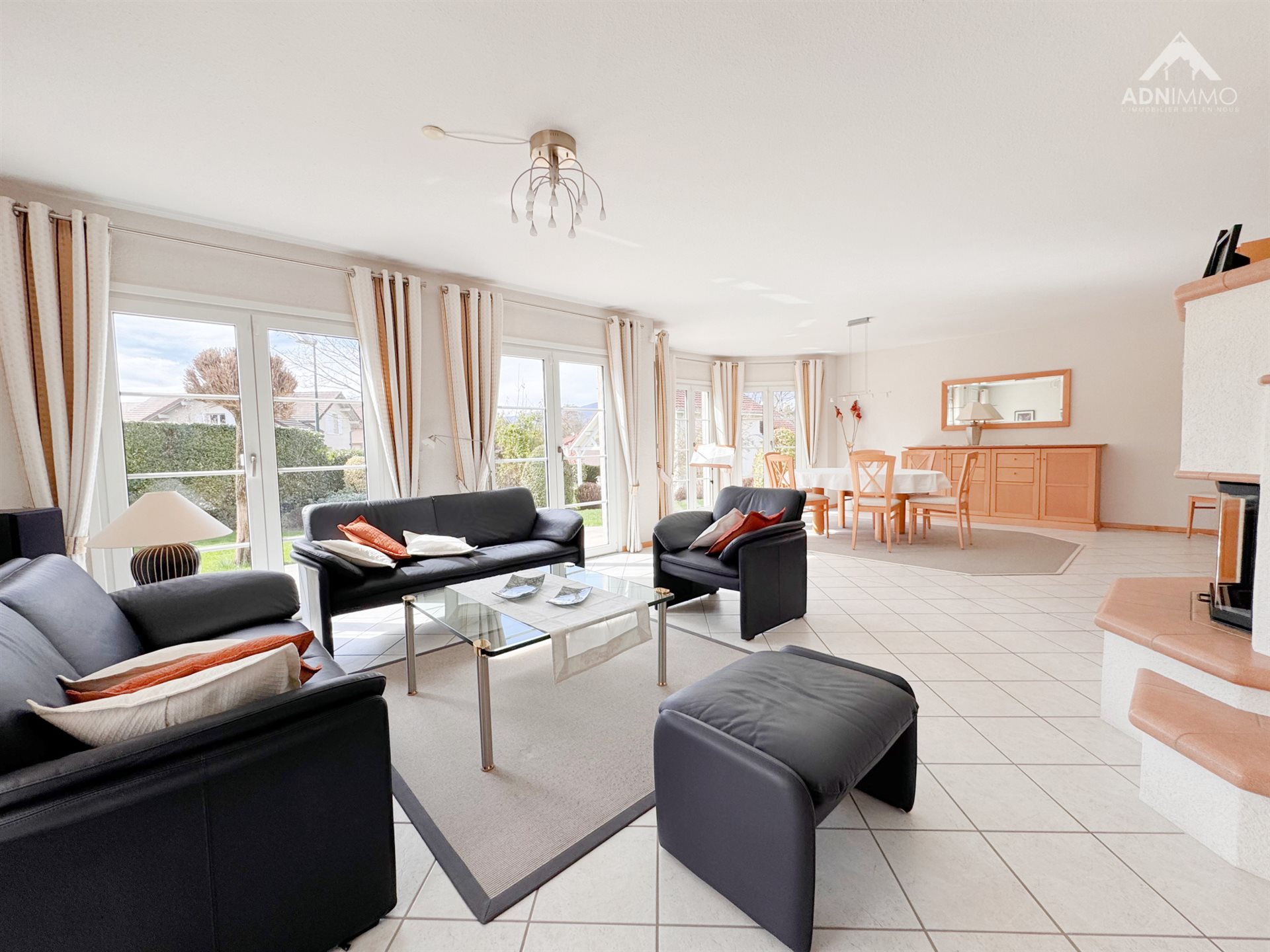 Maison à vendre, 333m², Saint-Genis-Pouilly