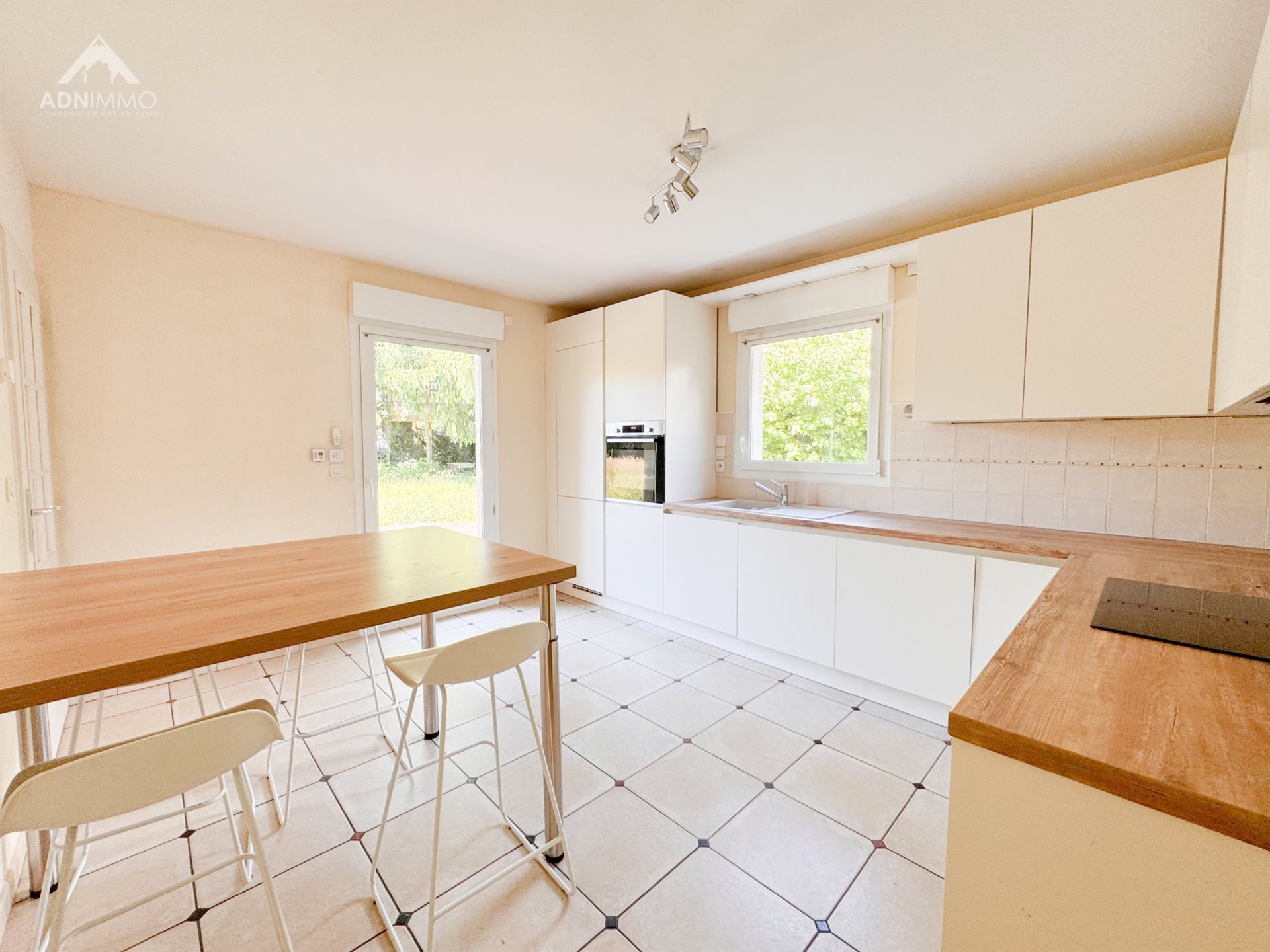 Maison à vendre, 187m², Saint-Genis-Pouilly