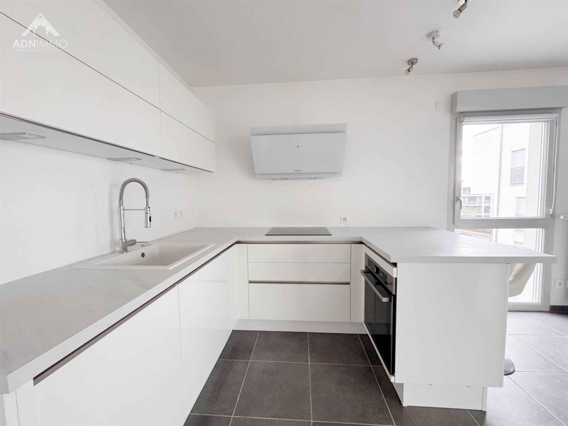 Appartement à vendre, 69m², Saint-Genis-Pouilly