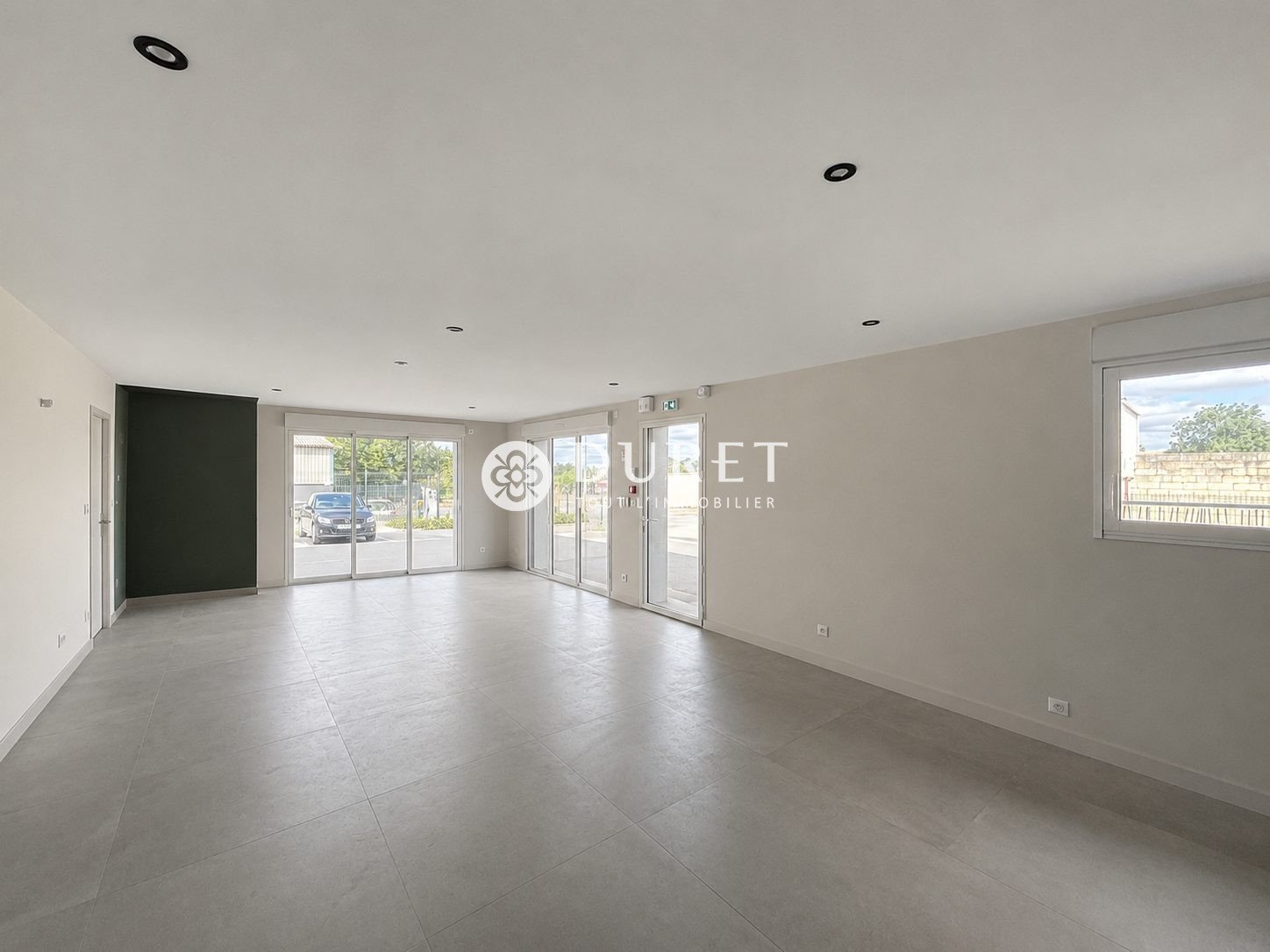 Maison à louer, 370m², Montréverd
