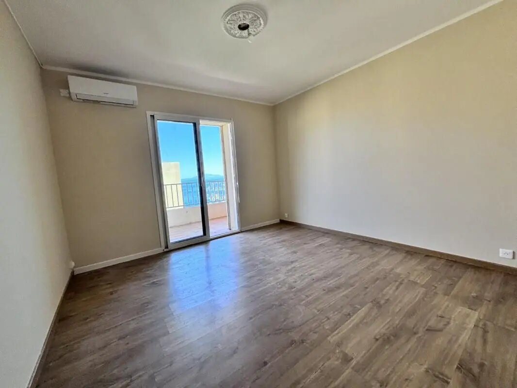 Appartement à louer, 69m², San-Martino-di-Lota