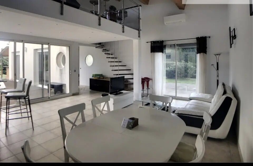 Maison à louer, 145m², Saussines