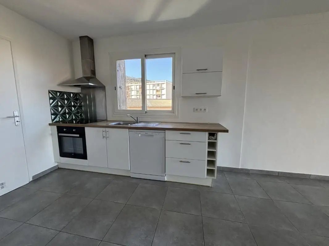 Appartement à louer, 50m², Bastia