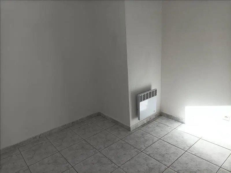 Appartement à louer, 47m², Roujan