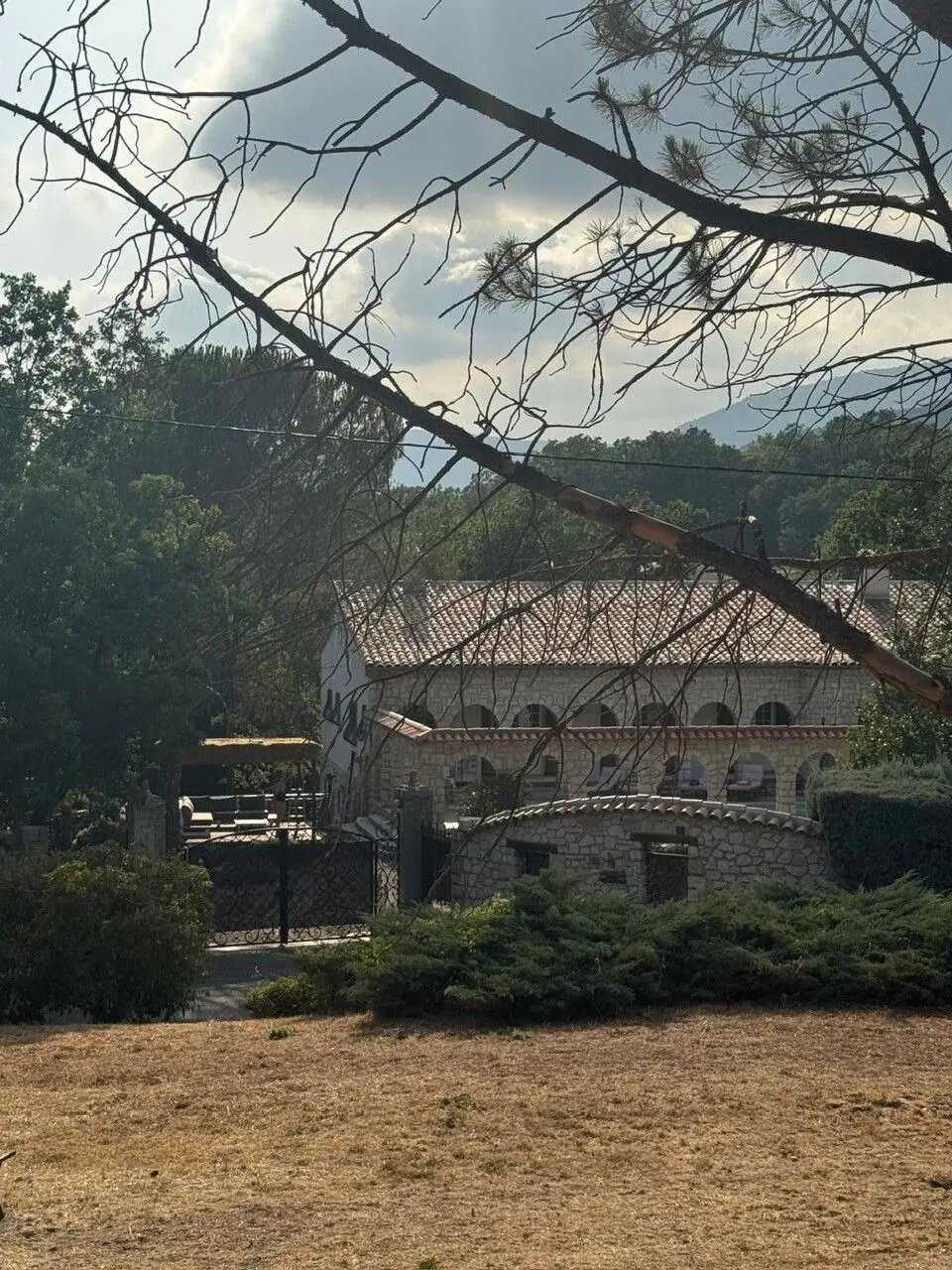Maison à louer, 260m², Saint-Vallier-de-Thiey