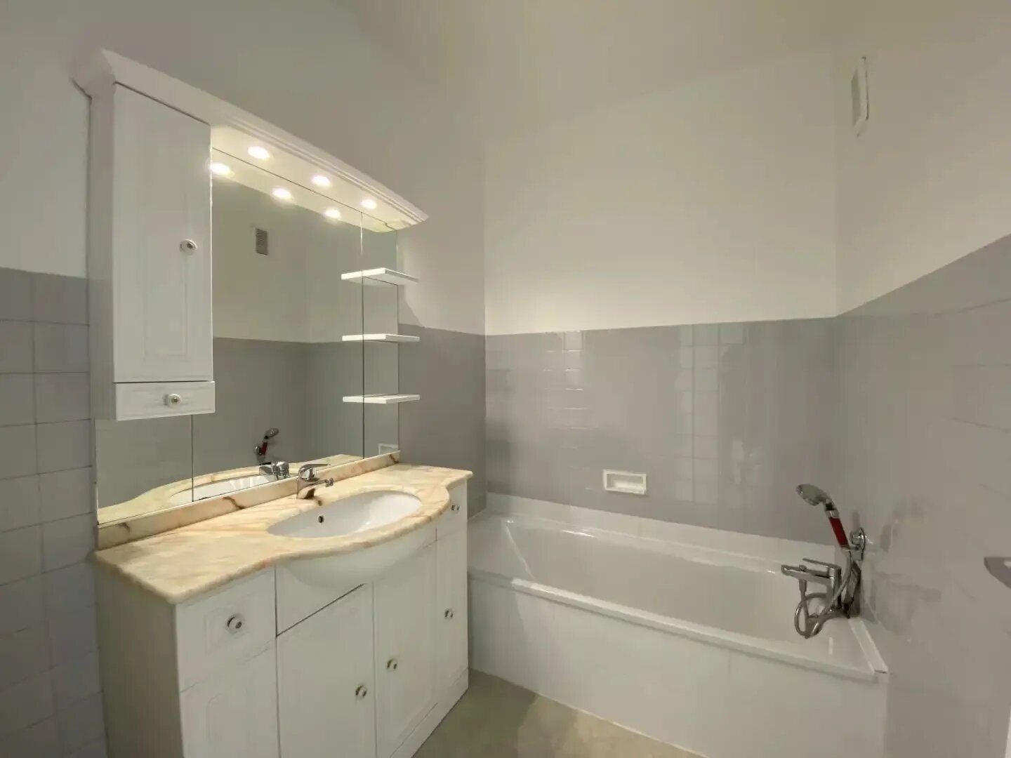 Appartement à louer, 70m², Cagnes-sur-Mer