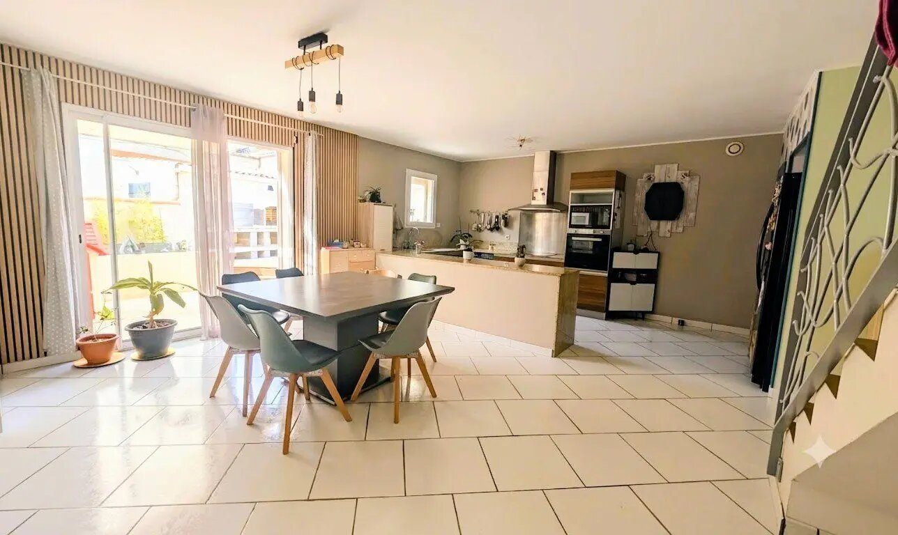 Maison à vendre, 115m², Saint-Mitre-les-Remparts