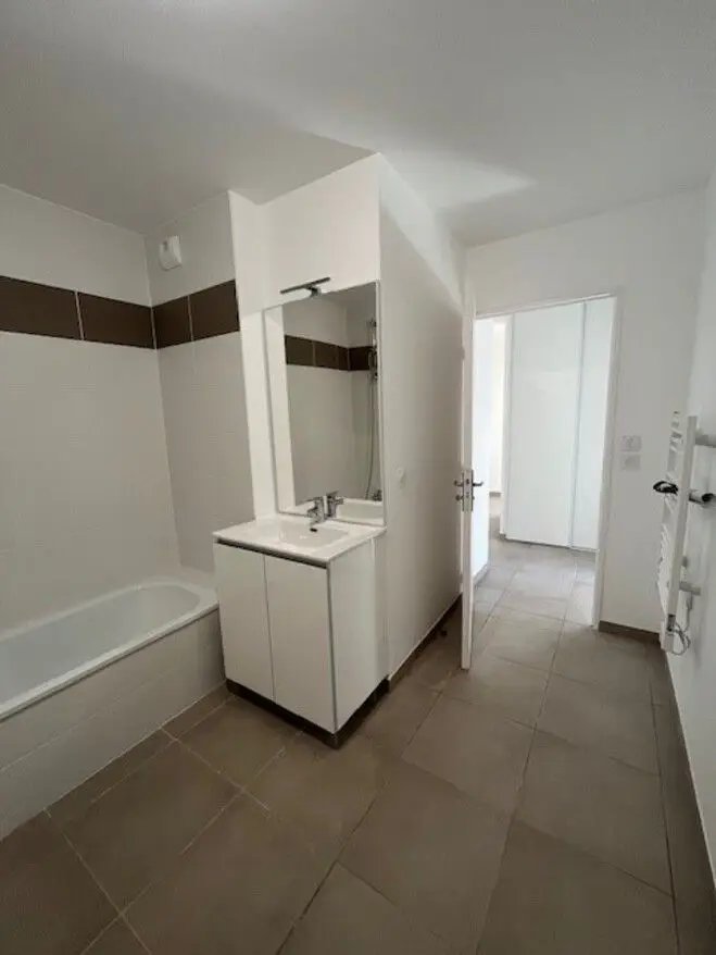 Appartement à louer, 66m², Vénissieux