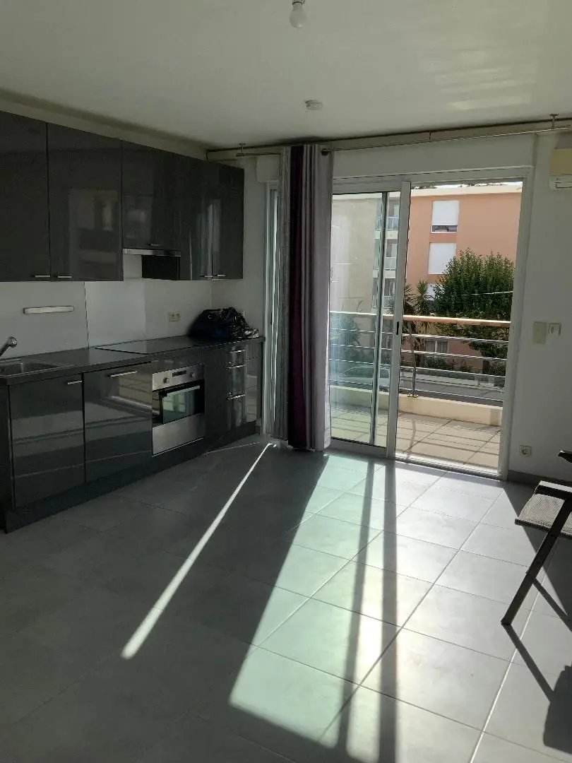 Appartement à louer, 60m², Antibes