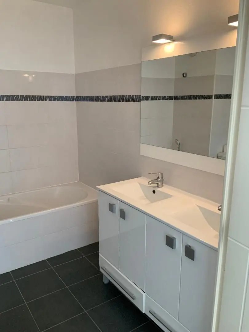 Appartement à louer, 60m², Antibes