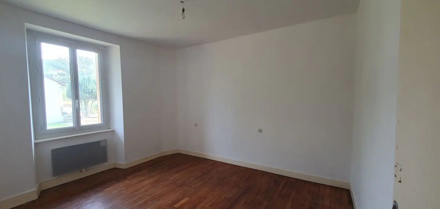 Appartement à louer, 60m², Ydes