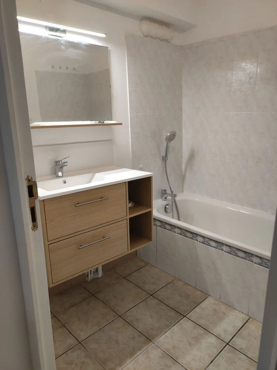 Appartement à louer, 65m², Viviers
