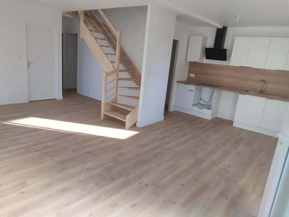 Maison à louer, 90m², Péaule