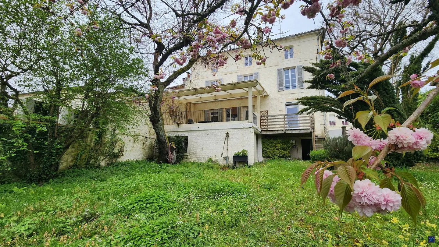 Maison à vendre, 322m², Mortagne-sur-Gironde