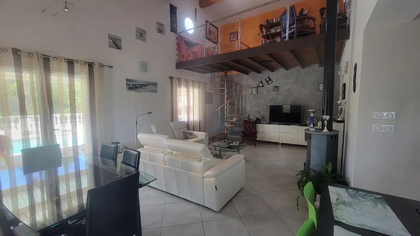 Maison à vendre, 160m², La Roquebrussanne