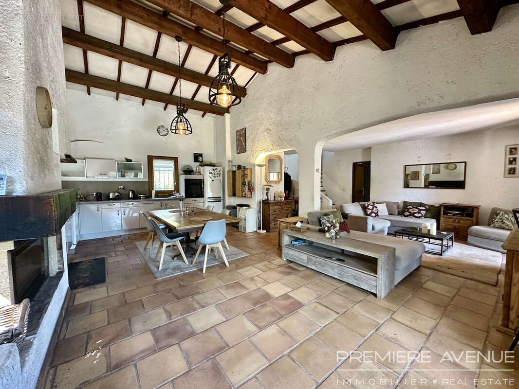 Maison à vendre, 140m², Gassin