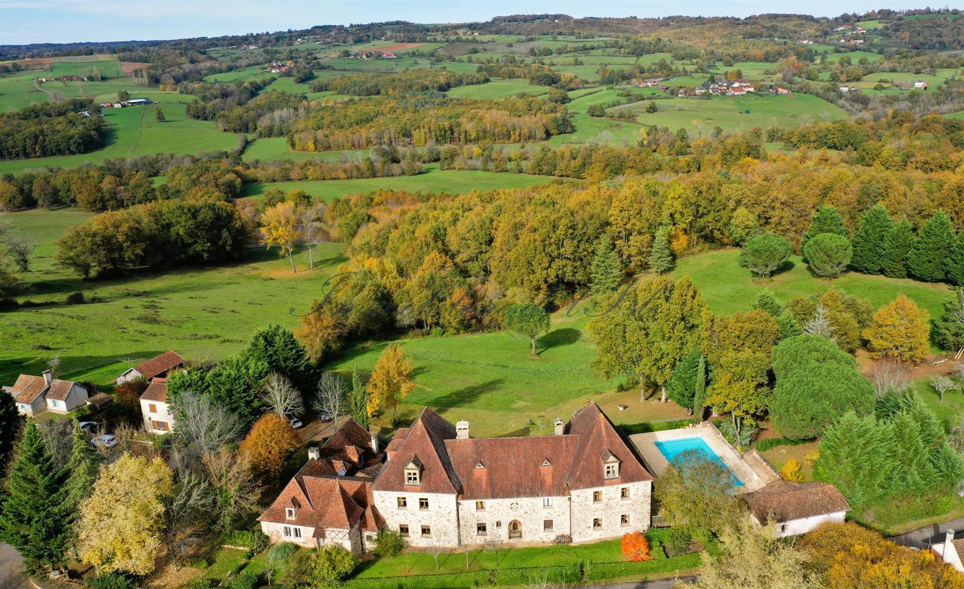 Maison à vendre, 833m², Hautefort