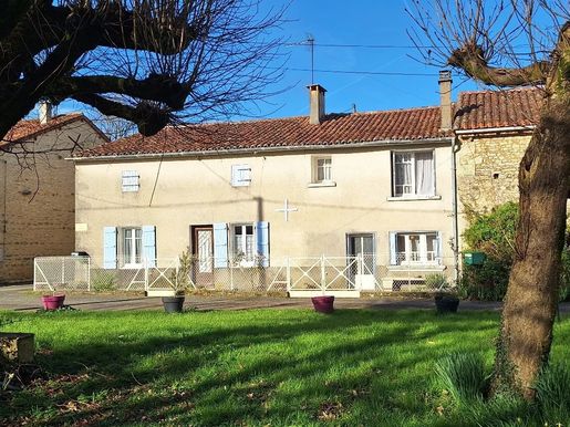 Maison 5 pièces 165 m² · à Saint-Claud · 165 m² · 62 000 €