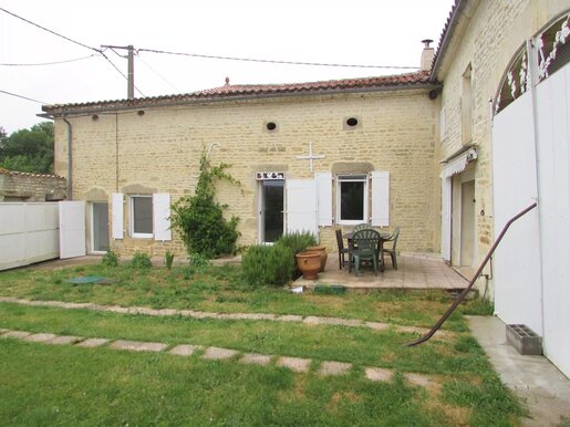 Maison 8 pièces 155 m² · à Ranville-Breuillaud · 155 m² · 155 000 €