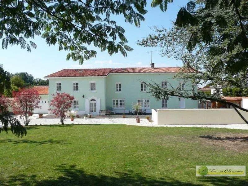 Maison à vendre, 300m², Aigre