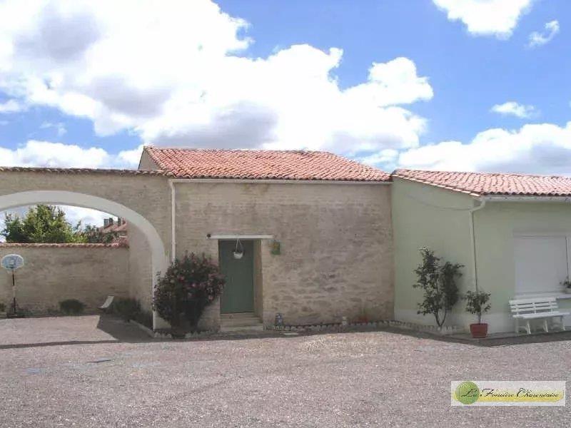 Maison à vendre, 300m², Aigre