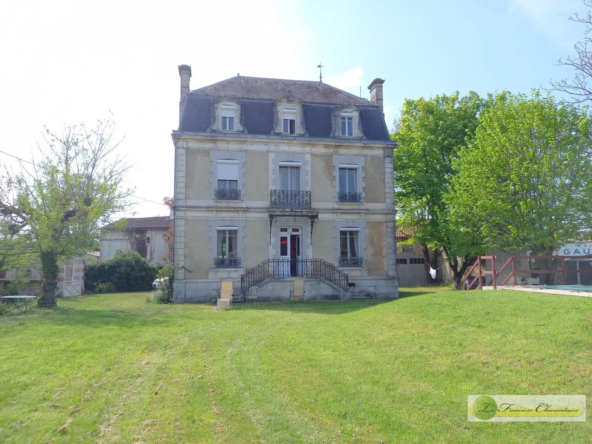 Maison à vendre, 171m², Aigre