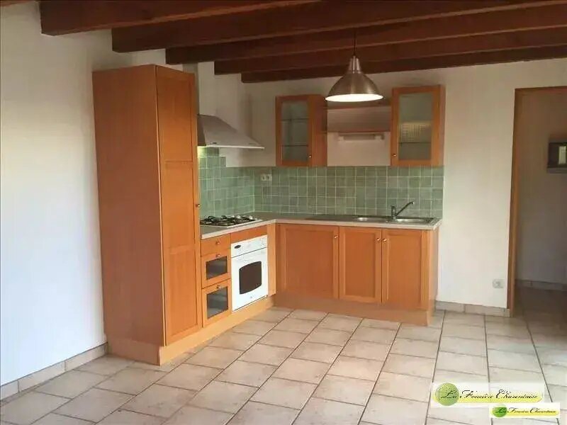Maison à louer, 76m², Voeuil-et-Giget