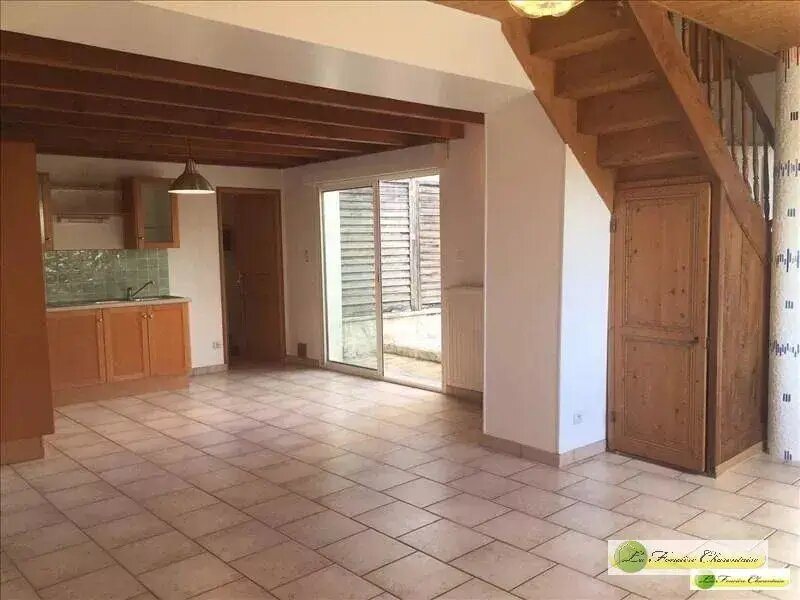 Maison à louer, 76m², Voeuil-et-Giget