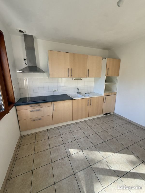 Maison à louer, 90m², Lapte