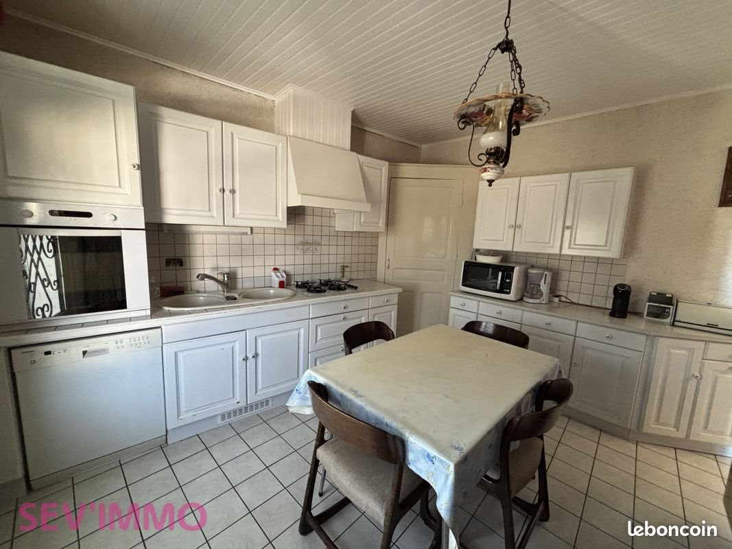 Maison à vendre, 146m², Saint-Yorre
